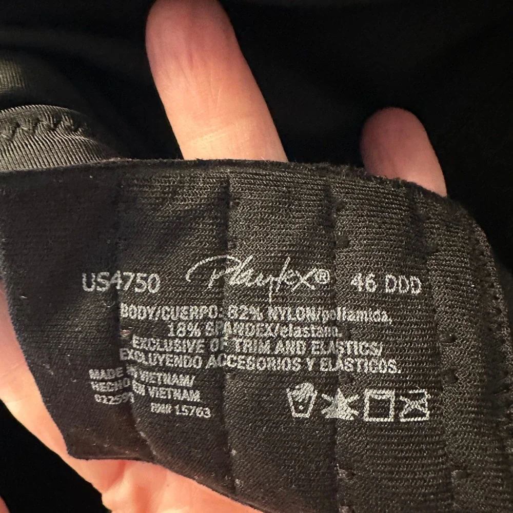 Playtex 46DD Black T‎ Shirt Wireless Smoothing No Show Cool Comfort Bra NWT